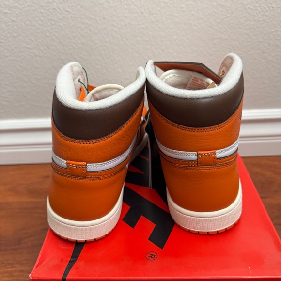 Jordan 1 Retro High OG Starfish (Women's) Size 12 - Picture 4 of 9